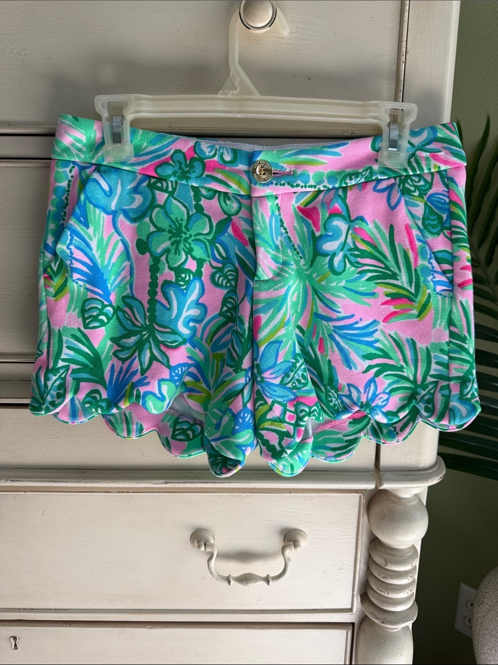Lilly Pulitzer Buttercup stretch Scallop Hem Shorts size 2